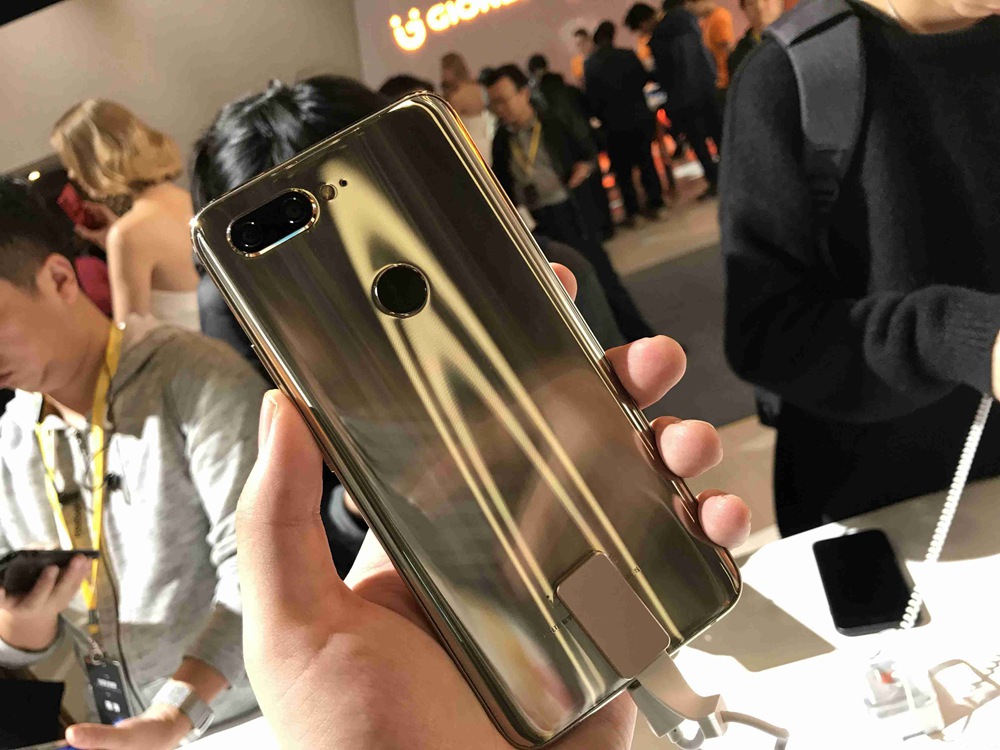 ����S11Sǰ��20MP����+8MP����˫����ͷ������16MP����+8MP����˫����ͷ����϶�����ISPͼ����ģ�飬����ʵ��Ӳ�������ʵʱ�黯Ч����