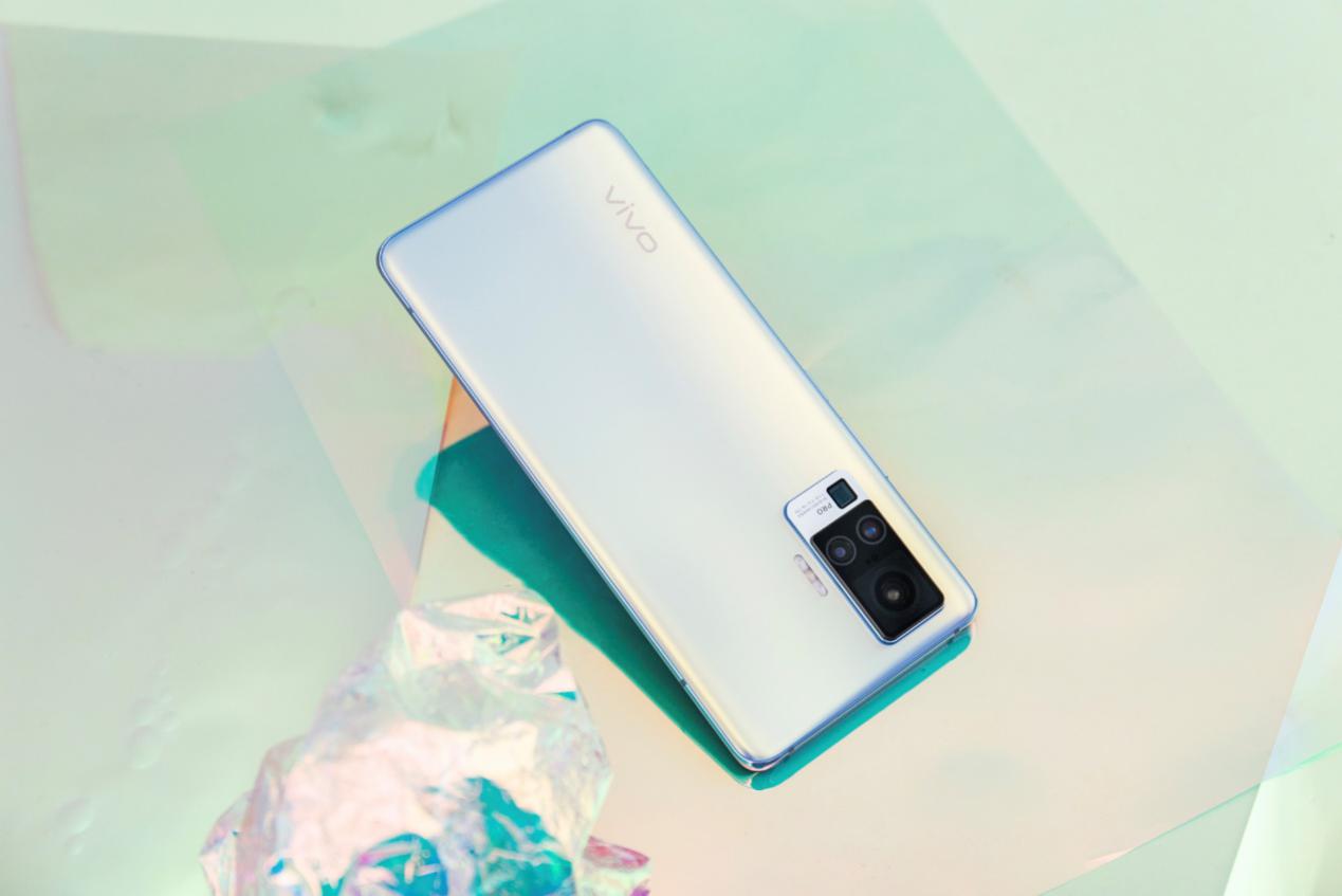 vivo X50 Proʹ˳콢ͷƣ˺ڿƼ4800سй΢̨ͷ⣬һ8005ѧ佹ͷṩ60佹һ1300ͷһ800س/΢ྵͷͷнϸߵķֱʺͲʣûСͷձʮֳɫδǷᵽDXoһȦأ