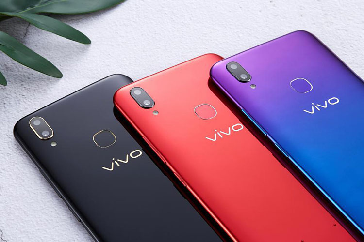 ������Ϊvivo�ġ�����ѧ�ơ����˴�Ҳ�����⡣vivo Z1�ഺ��ǰ��1600����������ͷ��֧��AI�ǻ����գ��ܹ������û����沿�������ɫ�����ʡ���ٵȵȣ��ṩ���ƻ����շ�������������������ø���Ȼ��ͬʱ��֧����Ƶͨ�����ա�AR���ģ������ճ��������ʹ�ã������ı�ø�����Ȥ�����������ԡ�