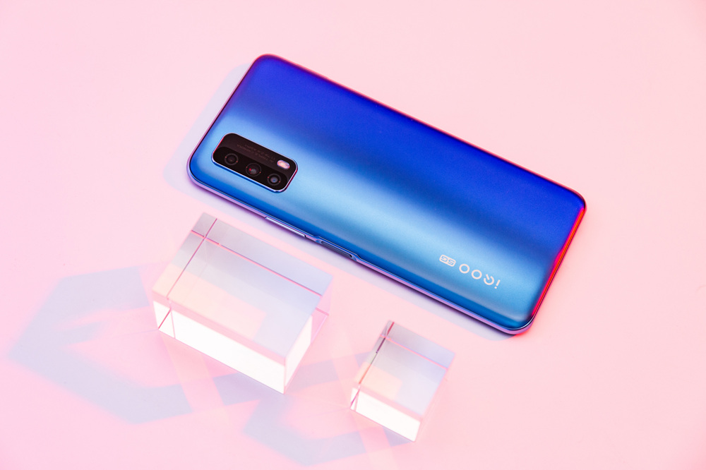 iQOO Z1xصĸͨ765G SoCоƬõȽ7nm죬LPDDR4xUFS2.1Ĵ洢񣬿ֻϷ