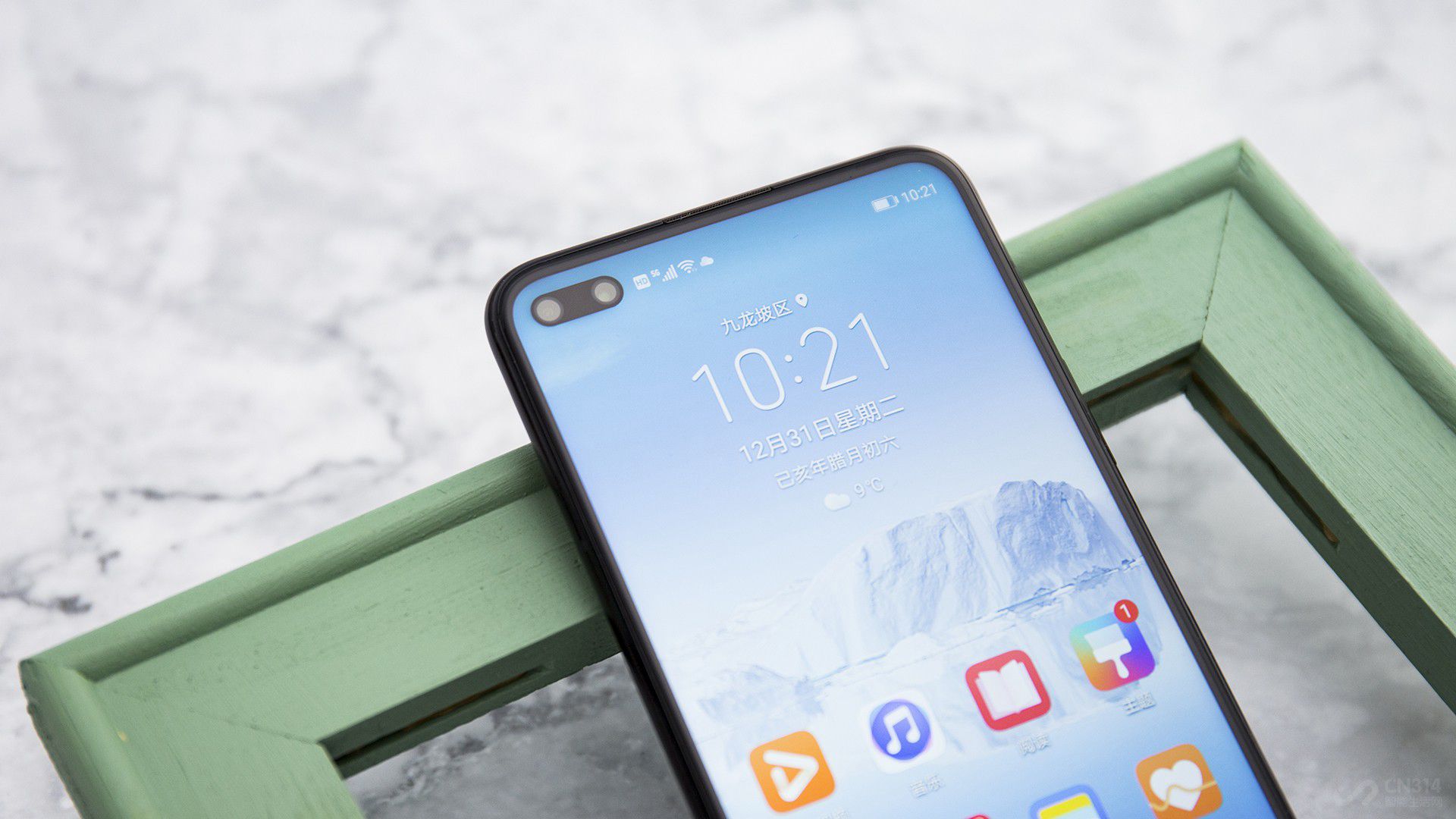 ǰ��˫�ײ�����3200������+800�����ص�˫�㣬���������ֻ�����չ����Ӳ����������2019�꣬������˫������Ҳ��������ҫV30 Pro��ӱ����������������������û��ĳ�ϸ�ڸ����������Ƭ����ǿ������ռ����£�������״̬����Ҳ���ĳ��ÿ��������ա�