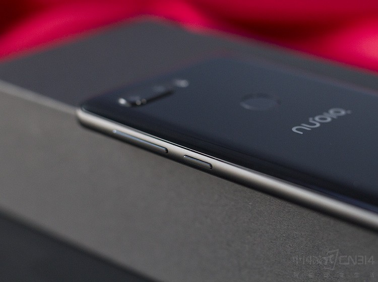 ��������Ļ���Ҳ�ľ����У��˱���������ȴӵ����3450����ʱ�Ĵ�������ء�����845��������8GB RAM+128GB ROM��ǿ�����ã�ͬʱ��AI�����ļӳ�Ҳ�øû��������ģ�Сţ����2.0��FIT Card�ǻۿ�Ƭ��AI���ܷ���Ƭ�ȵȣ���Z18ٲȻ����С�ܼҡ�