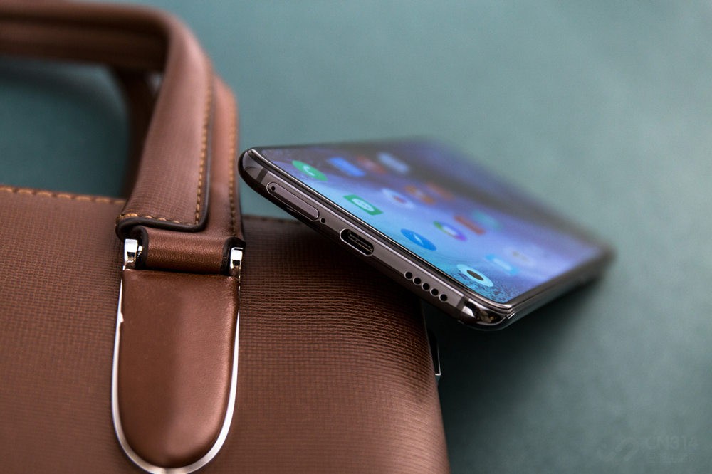 ײۿԽ϶࣬ۡUSBӿڽڴ˴ײһ붥ǰͬ17 Pro˫ϵͳ