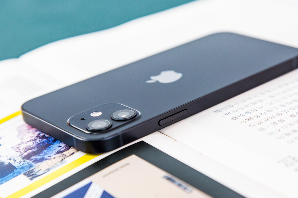 iPhone 12�ػ�ֱ�Ǳ���ʵ�Ǽ������ޣ���Ϊ���ײ�����ģ��̫���ˣ��ӽ������ĺ�ȣ����Ҵ��źŽ��յĽǶȿ����ֱ��뿿�ű߿���ƣ����Բ��ò���������û�ֱ�Ǳߡ�ֻ�ǣ����в����ú��ײ��������ڹ�������еĹ�����˵�ܳԿ���