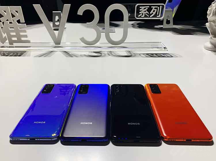 ���־õ�������Ϊ����5Gʱ��Ϊ�û�������Ϊ���Ƶ��ֻ�ʹ�����顣��ҫV30�����5G�ֻ�����һ��ʹ�㡰ɢ�ȡ���ȫϵ�б�����8mm��PC��ɢ�ȹܣ����Ա�֤�ֻ���ʹ��5G�����������и��͵Ļ����¶ȡ�