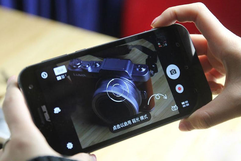 �����һ�Ż�˶Zenfone Zoom�����ս���ͼ�����ио���