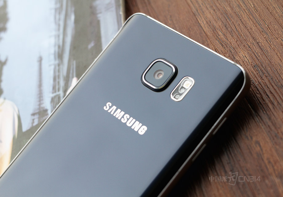 ����������ͷΪ1600�����أ�������Ϊ����IMX240��֧�ֹ�ѧ�������ܡ�