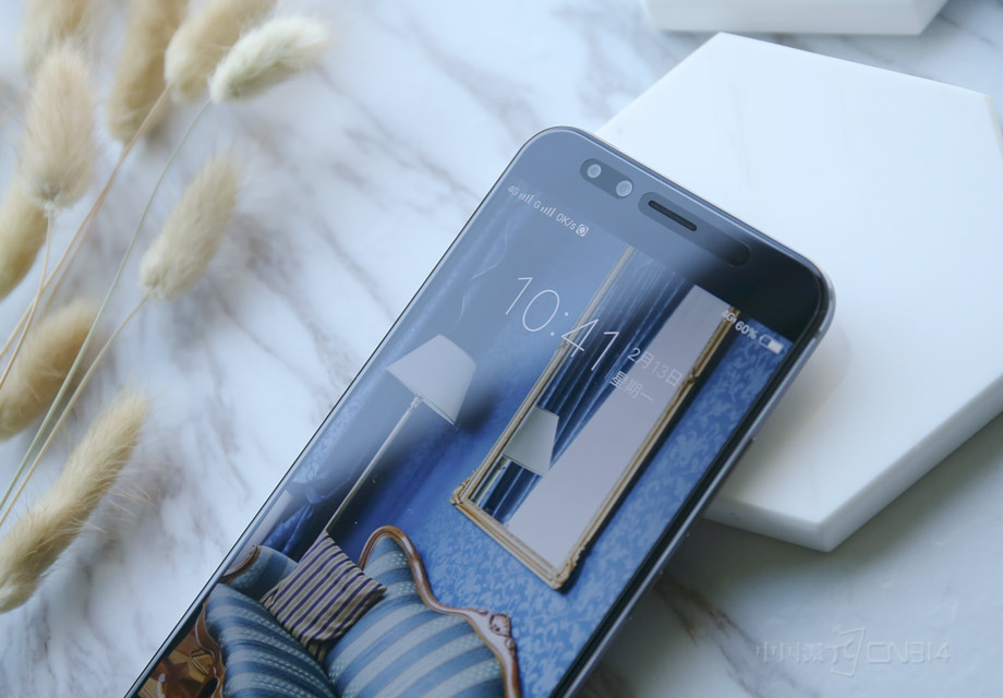 vivoX9Plus�ǿջҰ���Ȼ������ǰ�����˫����һ�������㣬ǰ������ͷ������vivo�����������з���2000������IMX376Ϊ��ǰ������ͷ������800������صĸ�����ͷ�����������ĵĹ�����ʵ�ֺ��ڵ����������黯��