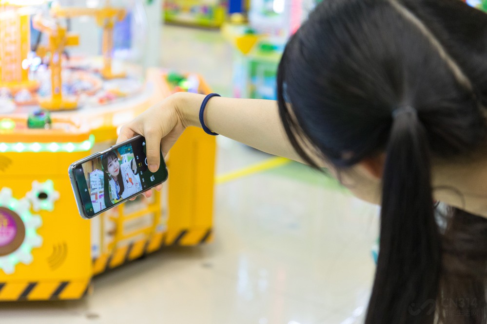 720˫ģ5G5000ʱء30WǻҲǸõֻġҳˡܵ˵ûӵ7nm5G90Hz5000ʱء30W»1399Ԫ׷Լ۱ȿ϶ǲûɵģܰ