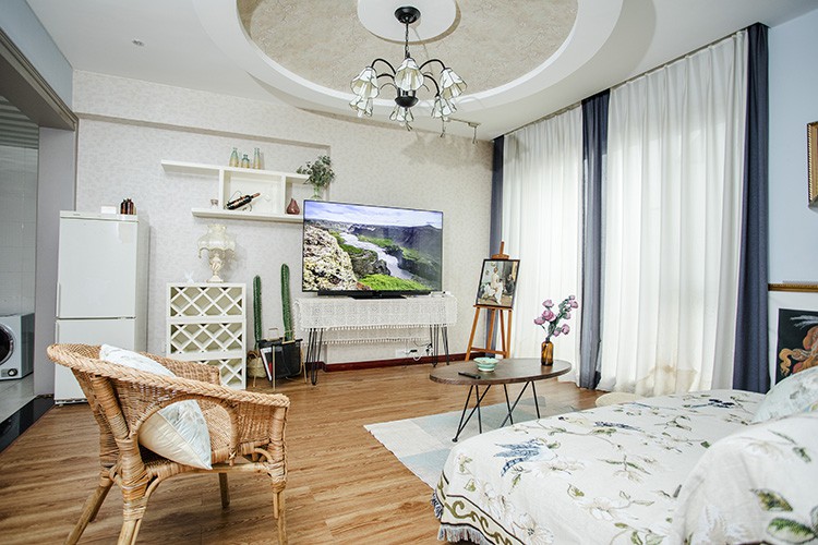 ʵ�������ϣ�V65�ĵ�Ƶ������Ϊ��ɫ������Ƶ��Ȼ�����Ƶ���㣬��Ҳ�ǿ�Ȧ�ɵ㡣��������û�����Ե�ƫ�ã�û������ǿ����������������֣����������������󡢷���ȸߣ����������죬������������������������������ϸ�ڡ�Ӧ��˵����Ϊ�ǻ���V65����Ч���֣���ͬ��λ�ĵ��Ӳ�ƷҪ�õöࡣ