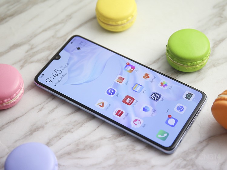 4��11�գ�������Ŀ�Ļ�ΪP30ϵ�й��а��������Ҽ����ˡ�Ŀǰ���������������еĻ�ΪP30ϵ���ֻ������������������������Ź��а�ķ�����P30ϵ��ƾ�����˵���ۺͼ��µ���Ӱ�������Ʊ�Ҳ���ڹ�������һ�������糱�������Ϊ��Ҵ�����ΪP30�����ͼ�ͣ�һ�𿴿����콢�����������������ѧ֮���İɣ�