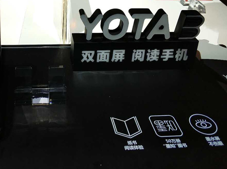 ���ֻ���չѸ�ٵĽ��죬�ƶ��Ķ���ֽ���Ķ����ӷ��㣬YOTA3˳Ӧ�������ƣ��Ƴ��˱�Kindle�����빦�ܸ������Ƶı������īˮ�����������ܹ����ֻ����ܵ��������ʵ��Ķ����飬����ȫ�µ�YOTA3����û��������ྪϲ�����벻�����Ķ����顣