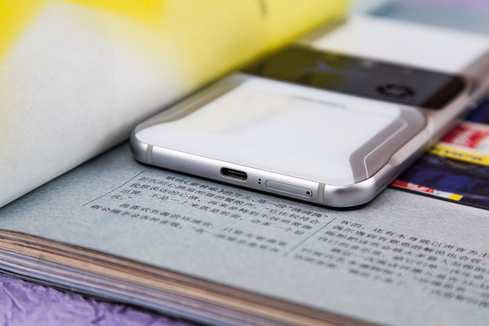 Ļ棬ûصE4AMOLEDĻ6.92Ӣԣ˫ֲٿؿռ䣬144Hzˢʡ720Hzָʡ3.8msĴӳ٣ˬһָĶĶҲ񻰡