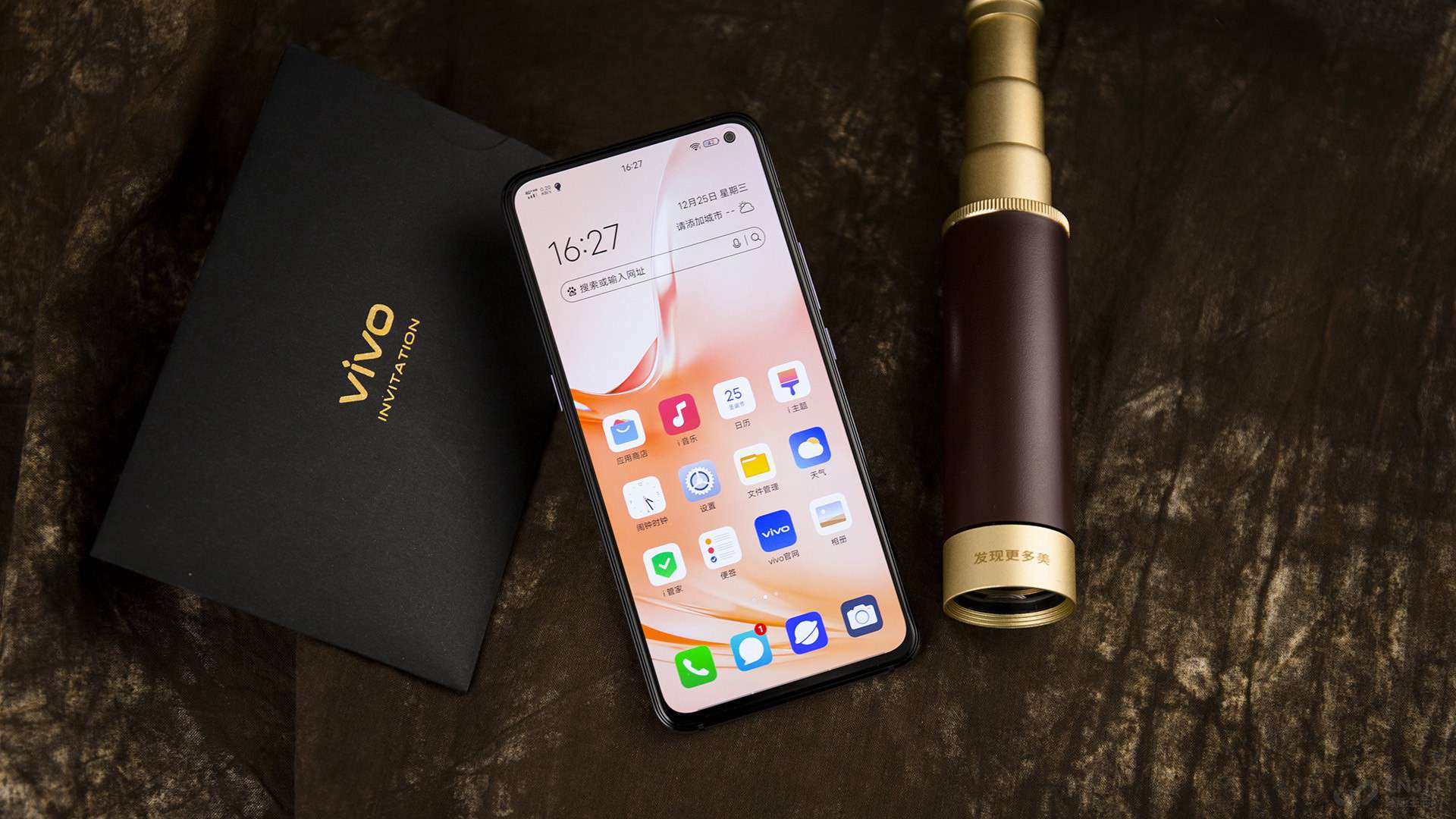 XDR����ʹ�õ���E3������ʣ�ӵ��200��1�ĳ��߶Աȶȣ������˸�����������Ļ���棬����ͨ��ͻ���Եı��⼼������Ļ�������ȴﵽ800nit���ֲ��ɼ���������ȴ�1200nit�������������ڻ�����������ʱ��ʹ��vivo X30 Pro����Ļ��Ȼ����������ʾ���ݡ�