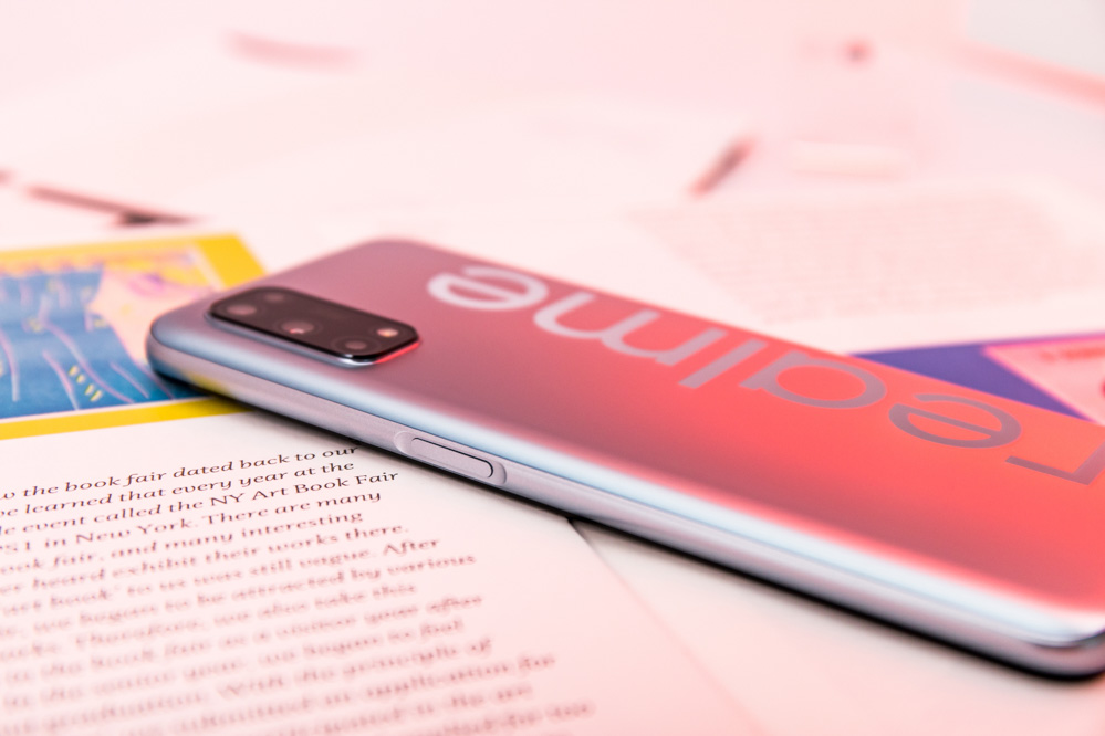 realme V5˲ָƵơ͹۵˵ڵOLEDȻڲָƽLCDָƼ죬LCDָƽõķȿԱֱԣֲ˸ܡ