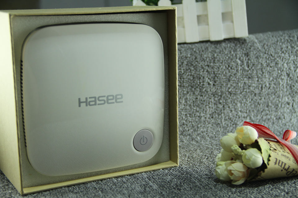 �򿪰�װ�п�һ�������׵�miniPC����