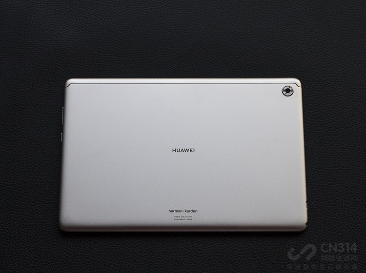 �������"һ�����"�Ľ�����������Ͻ����߿��ϸ΢Բ��������������������ӵ��ϸ����ָУ��������������ʸУ������ǲμӻ��飬���ǾӼ��������ƥ���������ʱ��Ʒζ��