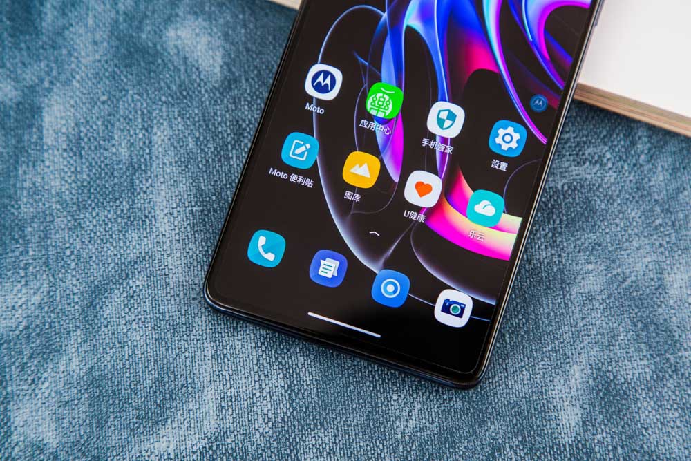 Ļ˾ȣΪû6.7ӢOLEDĻ10ɫ144Hzˢʣʾɫʸʵͨ͸һܴ³Ӿ飬ÿˢ144֡棬һӦˢʵڣӾ־ͬλĻǾ޽еģҲ֤ĦȫԽĲƷ