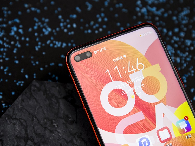 ǰ������ͷ�ֱ�Ϊһ��3200�����صĸ��������һ��105�㳬��Ǿ�ͷ��ɡ�