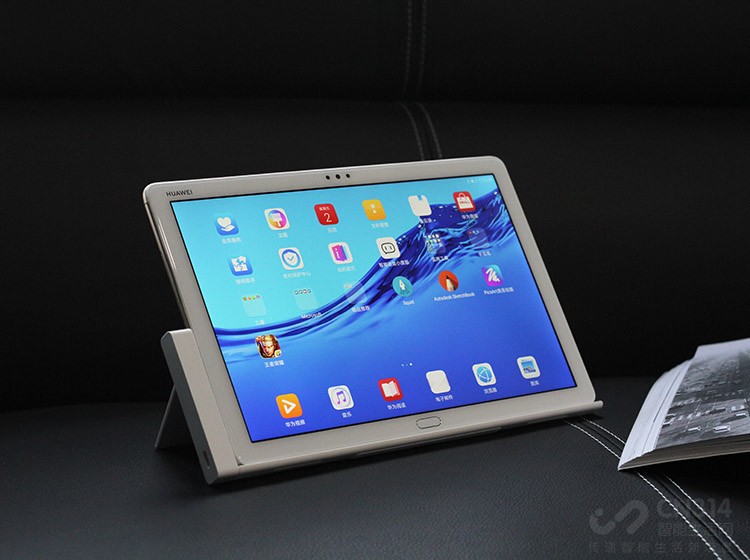 ��Ϊƽ��M5�ഺ���䱸10.1Ӣ��ȫ������Ļ��ӵ��16��10����Ļ�����Լ�1920��1200 ��Ļ�ֱ��ʣ�����ƽ��ĳ���ʹ�þ�����˵�������ʸ��Ƿǳ�ϸ��ġ�