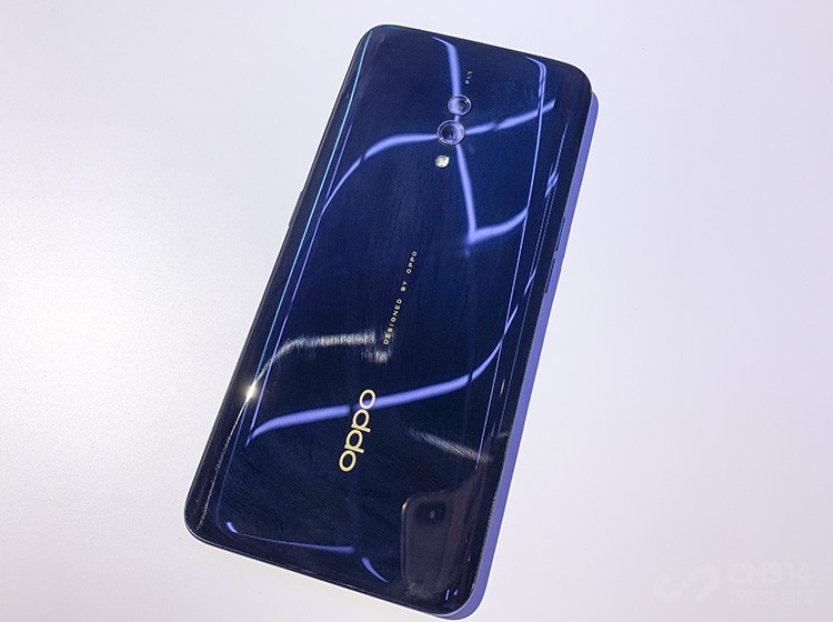 K3��������710���������䱸���8GB+256GB���ڴ���ϡ������ڴ����ǵ�ǰ�Ƚ�������LPDDR 4X��ӵ�и��ߵ���Ч���Լ���ֵ���ܣ��ڴ���ΪUFS2.1���棬������д�Լ����д�����ܳ��ڣ���emmcҪ���ϲ��١�