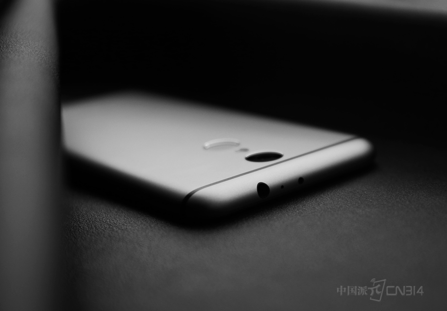 360�ֻ�N4S������Ӣ�׻��ṩ3.5mm�����ӿڣ������ṩ�к����߹��ܣ��������ݴ󲿷ּҵ硣