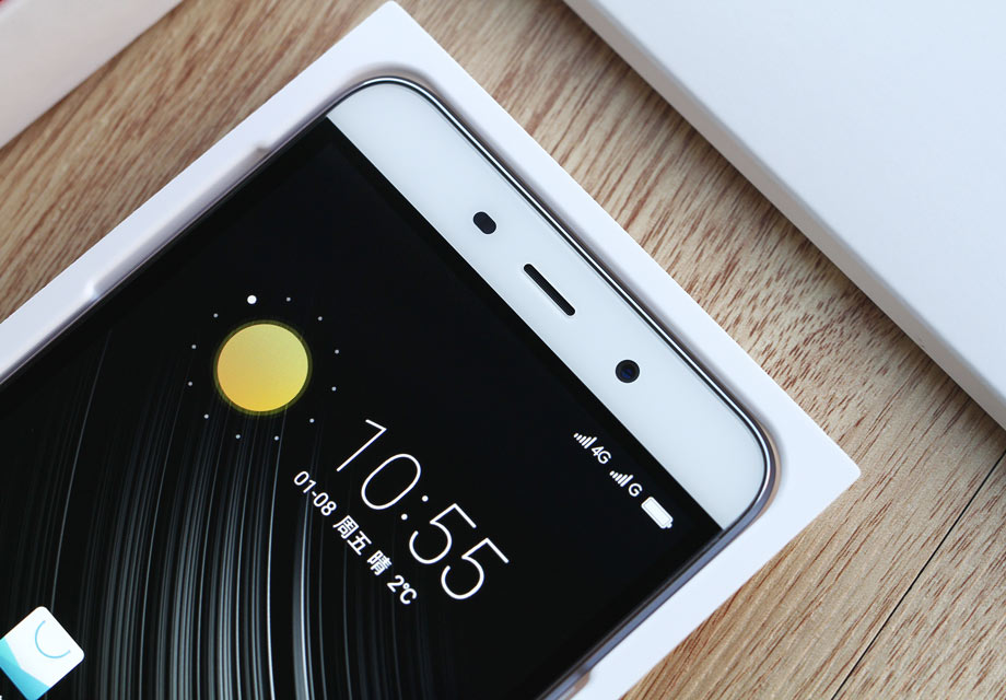 ����ǰ�þ�ͷ����Ͳ���Ҳ࣬��Ͳ����Ǵ��������ײ����������Ŵ��ذ�׿�����������õ��ǰ�׿5.0ϵͳ�ļ��򻯼���ͼ����ƣ�Home�����У����ؼ����Ҳ࣬������˵�������࣬�ǳ��������ǵ�ʹ��ϰ�ߡ�