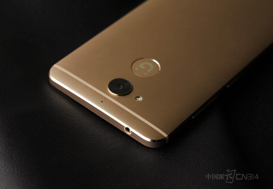 �߿��CNC��ʯ�����б߼��������Կ����߿���ڹ��ߵķ�Ӧ�ǳ���ɫ��