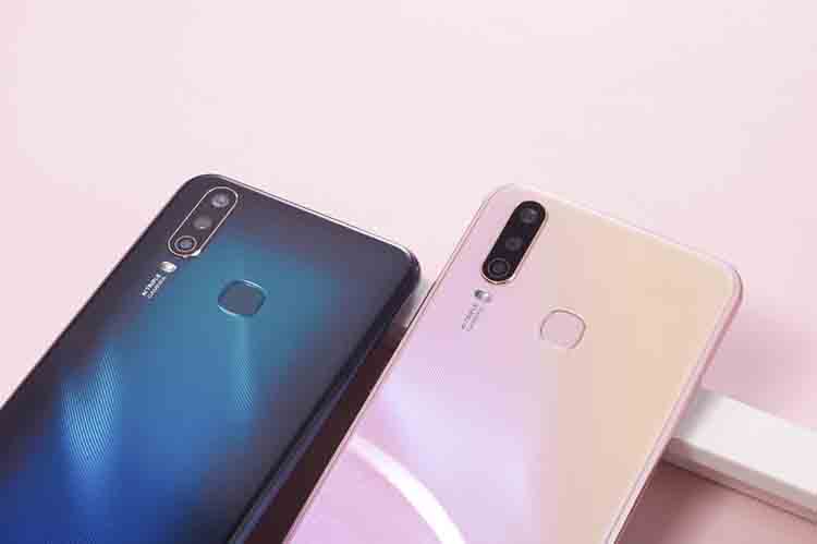 ����������ֵ���ڣ�vivo Y3���׵�����ʵ�����ڶ��ֳ����¾��ܽ�����ʱ�����뾵ͷ�С�Y3����AI�ǻ����㣬�������ش�1300�����PDAF��λ�Խ���vivo��ɫ��������ռ�������ͬ�����Կ�������¼ÿһ��ϸ�ڡ����ͷ��ȫ���黯�㷨�ļ��룬������ʱ������Ϊͻ������ӵ��120�㳬�������ͷ���Կ�����Ұ���Բ�һ�������硣