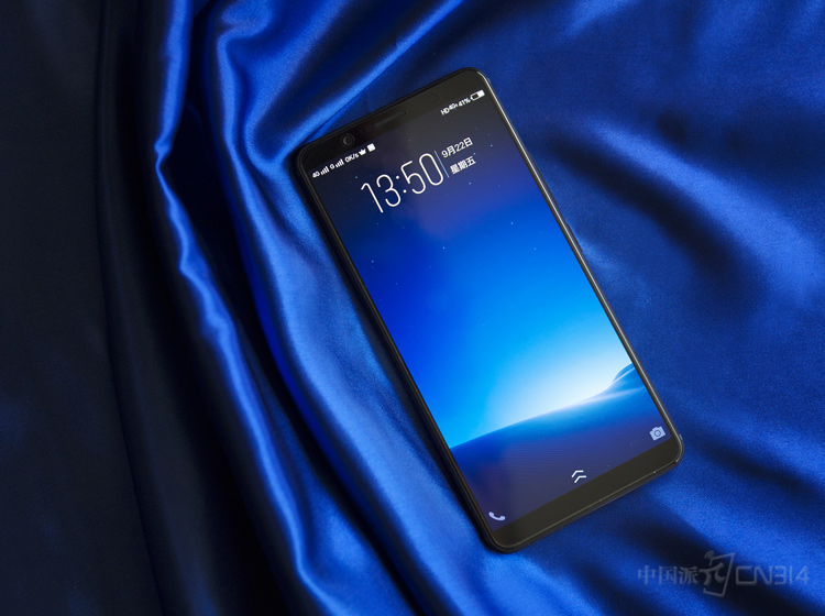 vivo X20������ȫ�µ�18��9ȫ������ƣ���ռ�ȴﵽ�˾��˵�85.3%��������������Ʒ�����X20�൱���ڴ�ͳ5.5Ӣ���ֻ��з�����6.01Ӣ��ĳ�����Ļ��ʹ���Ӿ�Ч�����ӱ�����