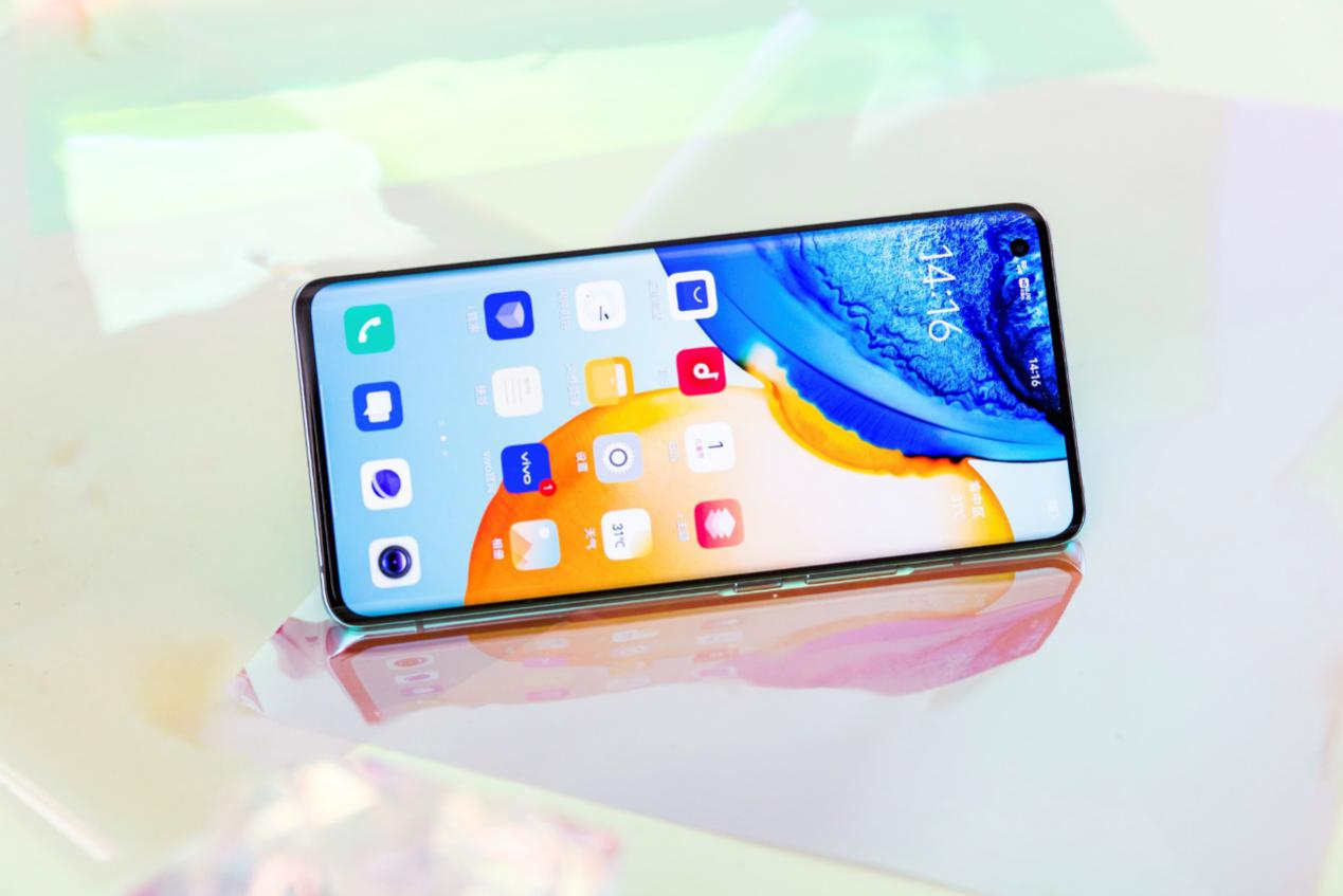 Ӳϣvivo X50 Proʹ765GڽΪ͵ж˻ͷãƣᱡƻʸУ콢ġжӲ߶ƺãҲvivo X50 Proɡ