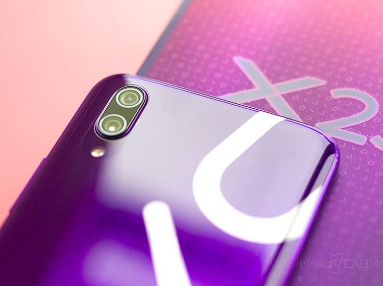 ������ۣ�����ֻ�����������Ҳ��Ȧ�ɵ㡣�����ϣ�vivo X23��������670������������8GB�ڴ�+128GB�洢����������Ӧ���û��ճ����ֺ���Ϸ������