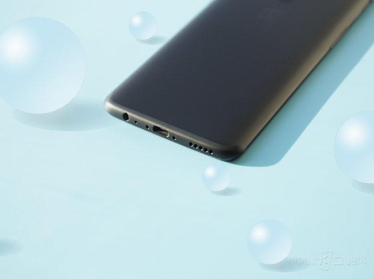 һ��5T������3.5mm������׵�ͬʱ��֧��AptXHD�����������������㲻ͬϲ�õ��û�����