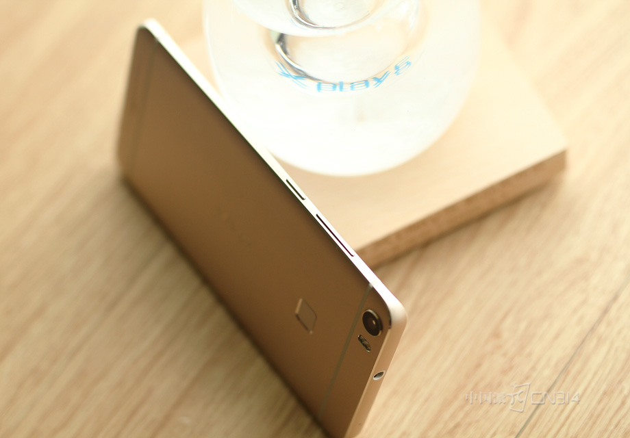 ��Դ�����������������ڻ����Ҳ�ƫ�Ϸ�