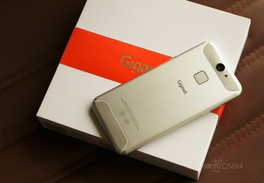 Gigaset���Me pure���ָ��ʶ��ģ�鲻�����ܹ����������ܽ���ָ�����գ������Ի��Ƿǳ������ġ�