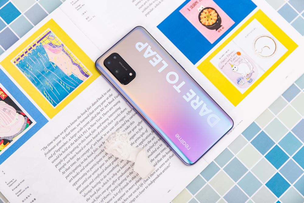 ոգrealmeX7ϵиҼˣֻȺ壬120Hzˢֱ65WءɫʸճΪûܹעļҪ㣬ͬʱҲܿ⼸㶼ԵȺʹġûĻô͸ǵľͷrealmeX7 Proֻĳɫǿðɡ