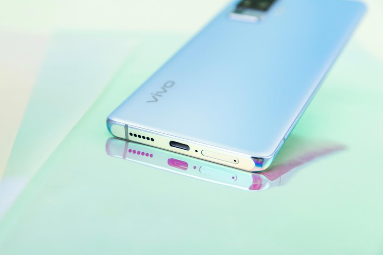 ײΪף׼TYPE-Cף˷׺SIMۣvivo X50 Pro֧33W䣬4315mAhء