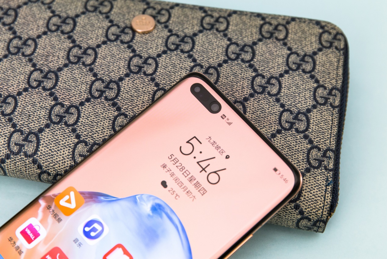 ĻϽǲ˫ڿ׵ƣ3200ǰͷͷͺ⴫ͷĳߴϴ󣬻ΪP40 ProǰڿҲϷΪҩ衱ǵΪP40 ProĶλڸ߶Ӱĸֵõġ