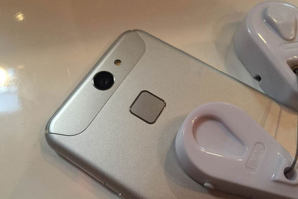 ����ָ��ʶ��ģ�飬�����ٶȷǳ�Ѹ�٣����⻹֧�ִ�绰���������ա�