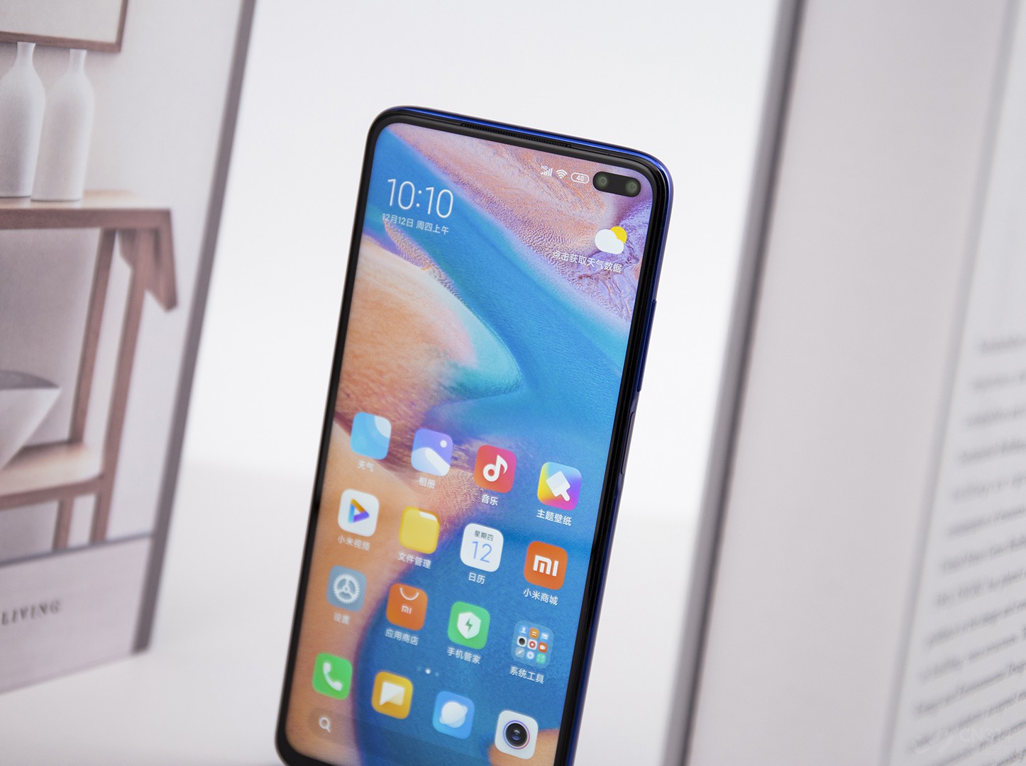 ͬʱ�����ĻҲ֧��256����ϸ��ɫ�µ��ڣ�ʹ�ù���ƽ����Ȼ������ͨ���˵¹�����TV�����⻤����֤�Ļ���ģʽ2.0����֤�û������۽����ġ����⣬��������120Hz ˢ���ʣ�ÿ�����ʾ120�Ż��棬Զ��Ŀǰ���� 60Hz�ֻ��������ǿ����ֻ�������Ϸ�����ܹ�������Ӱ�С�