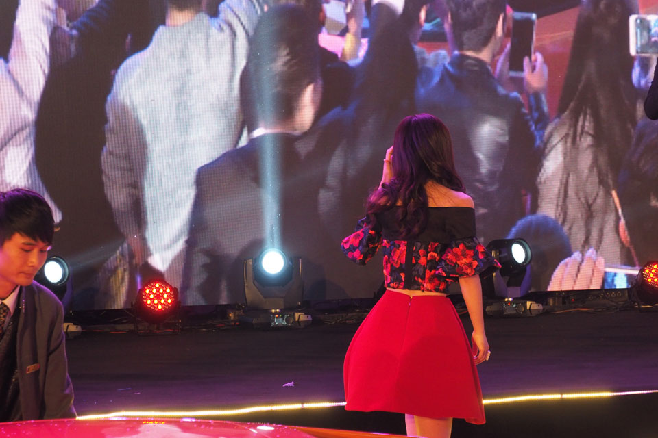 �ڸոս�����ivviʱ���ֻ������������Ʒս�Է������ϣ�һ���������״�������ӱ�׶���ivviʱ���ֻ�������������ʽ�������࣬����֤�˸�Ʒ���ԡ�ivviС��Pro��������ȫ���ֻ��ķ���.