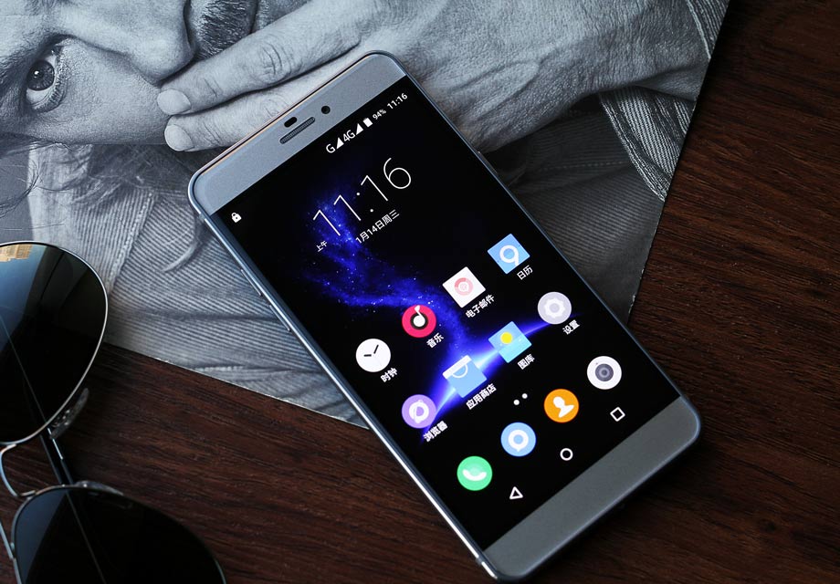 ��ħR9ʹ����һ��5.2Ӣ���1080p�ֱ�����Ļ������GFFȫ���ϼ�������ռ�ȸߴ�69.85%��������������ʾЧ�����Ӿ������൱���ʡ�