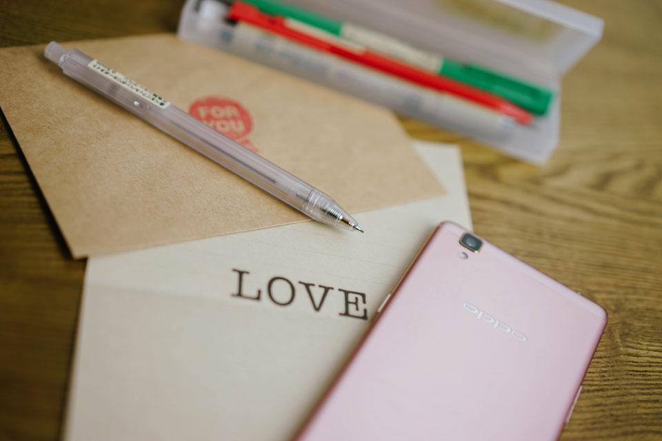 ��Զ�����Щ�����˵Ľ�ɫ����ɫ��˵��õ���ɫ�����ܸ����Ǵ���һ�ֲ�һ�������ʸУ������Ƕ�Ů����˵����Ȼ��һ��ͻȻ���谮�ĸо���һ�������Ǻ���Ȼ�ġ�