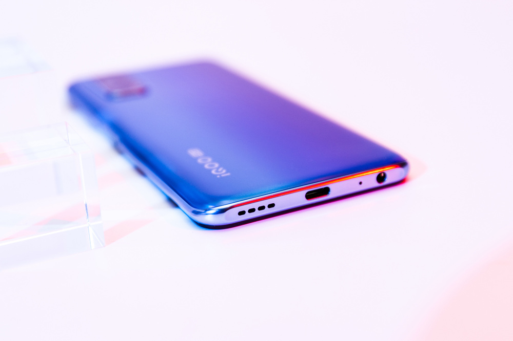 iQOO Z1x3.5mmӿڣϰ߶ṩ˷㡣