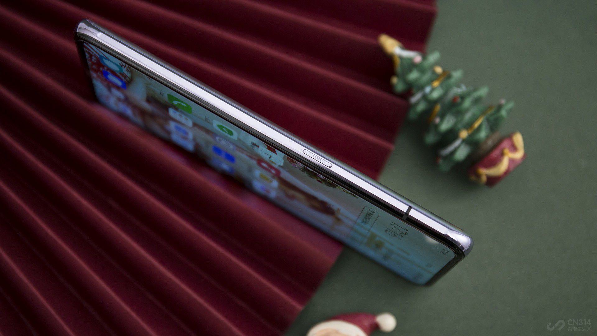 ����Ƶ�����ϣ�vivo X30ϵ��֧�ֳ���EIS��Ƶ��������������������ȫ����Ӱ��ϵͳ��ȫ���ָ��Ҳ�ܹ���רҵ��Ӱ������������Ƭ���з���������