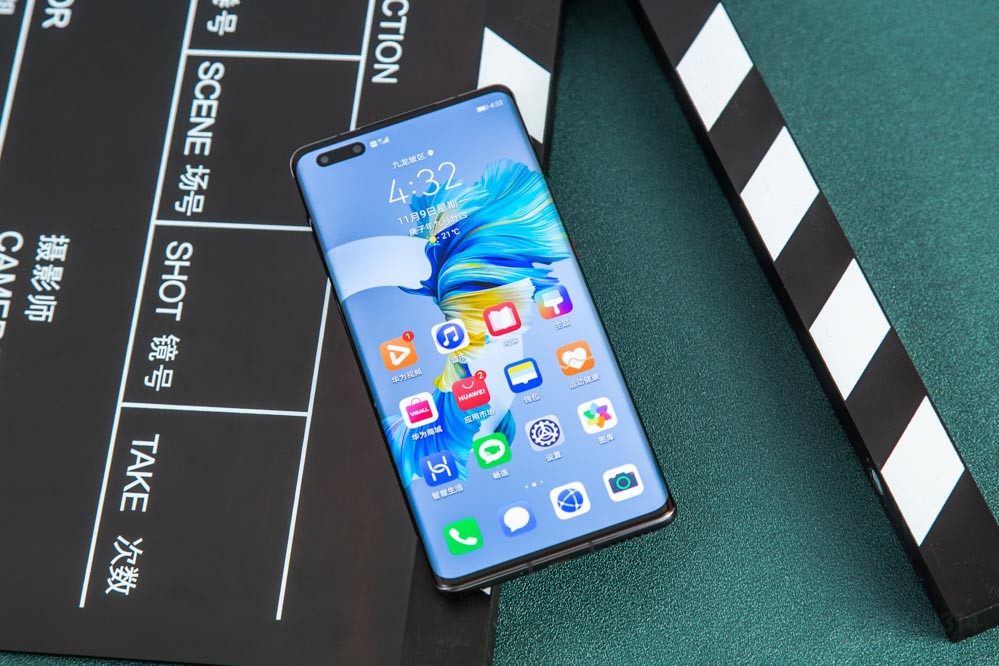 ���Ʋõ�Ӱ�죬��ΪMateϵ�еķ������Ƴ��ˣ���������������9000�Ļ�ΪMate40ϵ������󣬻��Ǹ����˲��ٵľ�ϲ�������������ǽ�����Ҵ�������ɫ�汾��ΪMate40 Pro��չʾ��