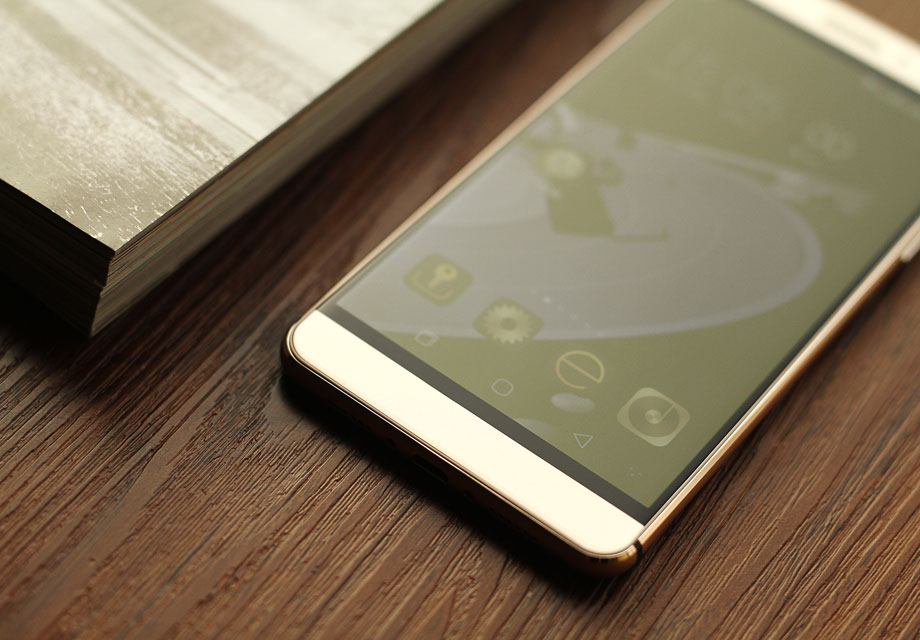 �û������Ű�׿���������������Ļ֮�ڣ�ϵͳĬ�ϴ����������ǲ˵�����Home���뷵�ؼ����Ƚ����Ի����ǣ�����㲻ϰ�������ļ�λ��ƣ�Ҳ����������ϵͳ�����н��и��Ĳ˵����ͷ��ؼ������ҷ��档