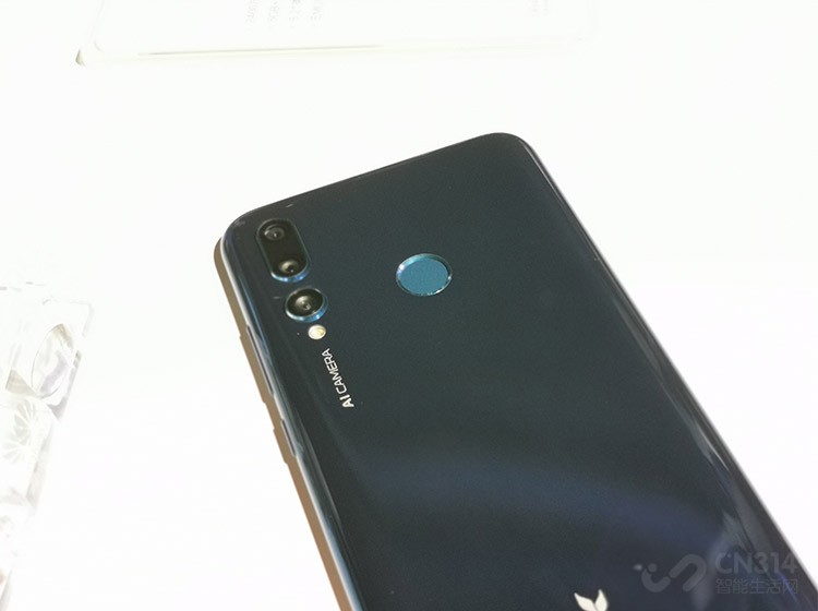 ���������������ָ��ʶ��ͳ��������Ų��ĺ���������ͷ����ʯ��������������ɫʮ�ֳ������Ӳ�ͬ�ĽǶȿ���ȥ�ֻ�������Ӧ���Ź���֡�