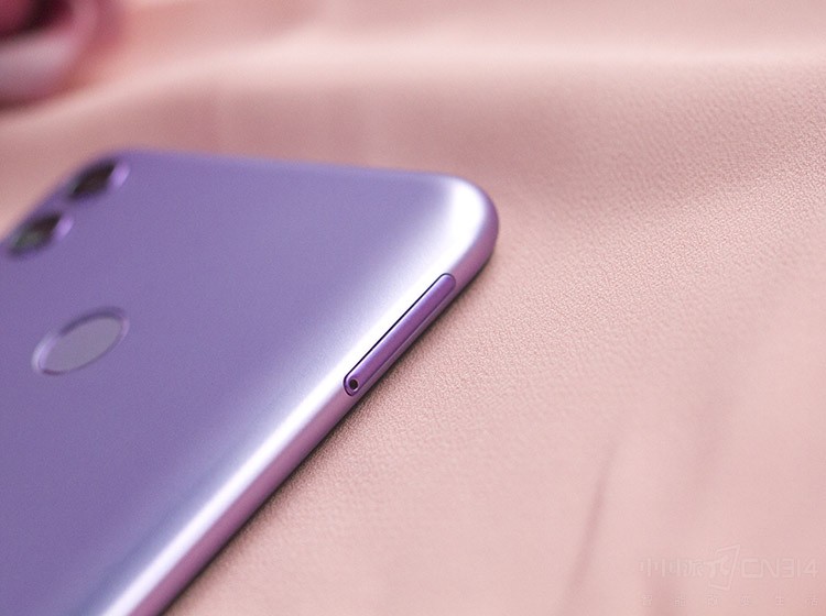 �˴���ҫ����8C�����ˡ�2+1������������ƣ����֧��256GB��Micro SD�����ڴ���չ��ϲ�����ֻ�����Ӿ硢�ļ����û����Ծ�����չ���Լ�ϲ����������