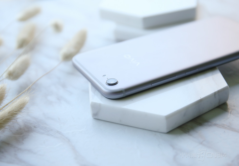 �ײ��߿�ļ��޿ռ����ã��øû������߿��÷ǳ���࣬��һ���ǳ��������ơ�